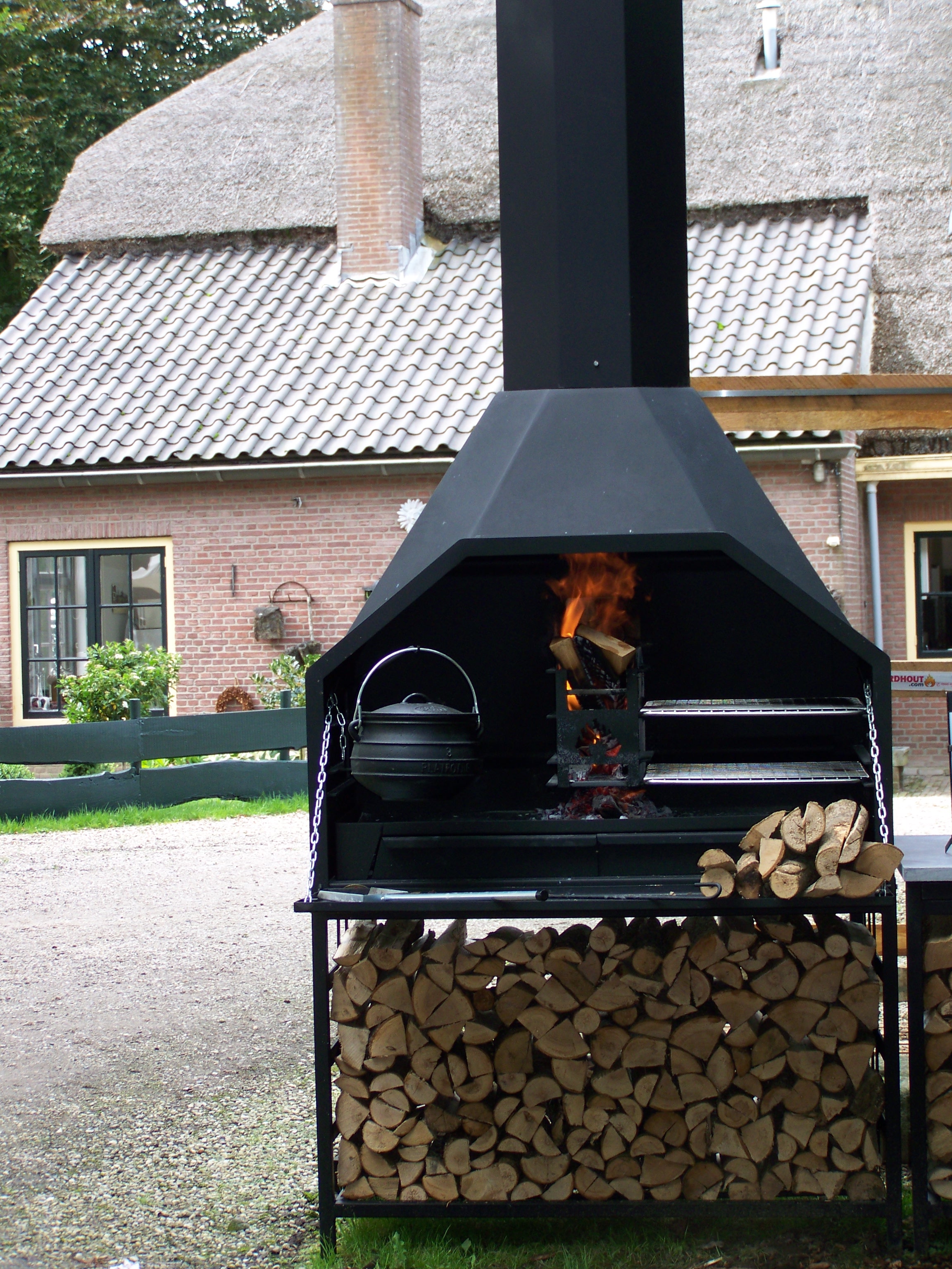 Braai Freistehender Grillkamin - Modell 1200