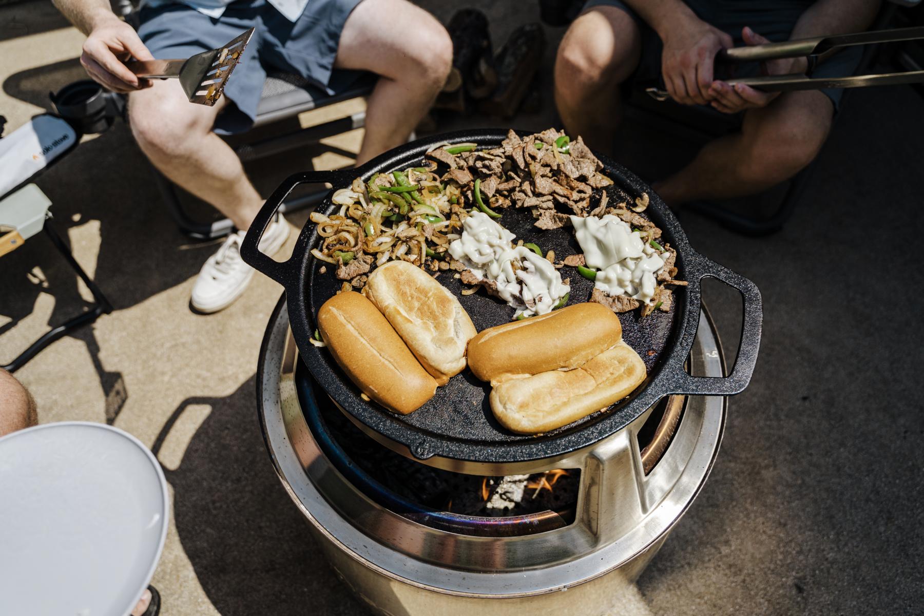 Solo Stove Gusseisen Plancha mit Aufsatz für Yukon