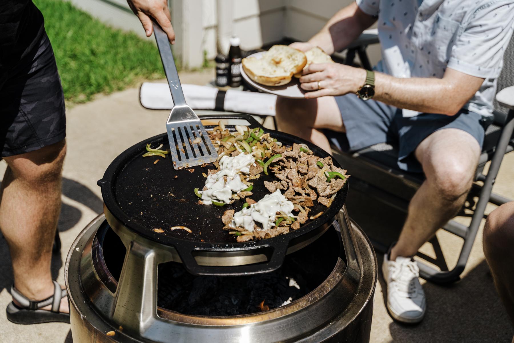 Solo Stove Gusseisen Plancha mit Aufsatz für Yukon