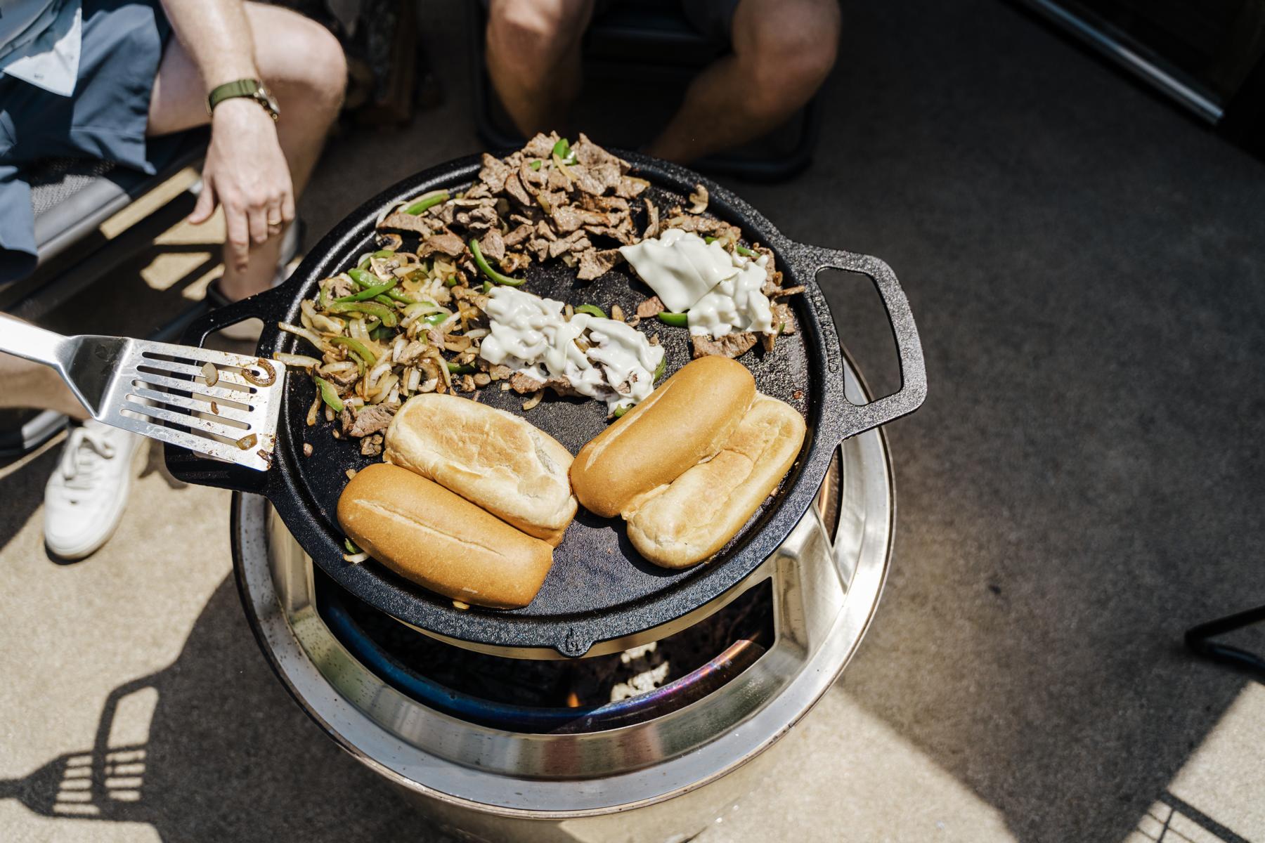 Solo Stove Gusseisen Plancha mit Aufsatz für Yukon