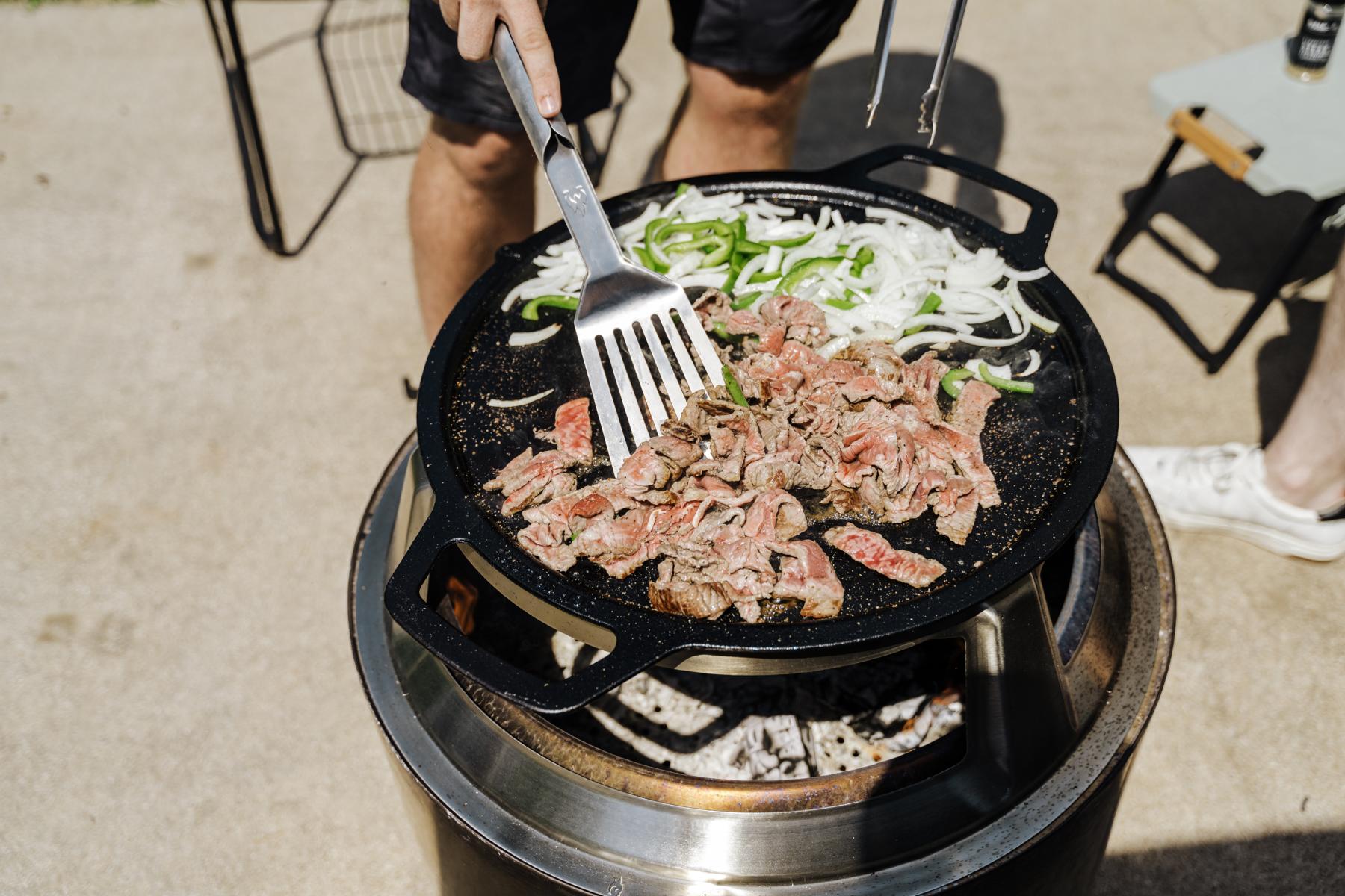 Solo Stove Gusseisen Plancha mit Aufsatz für Yukon