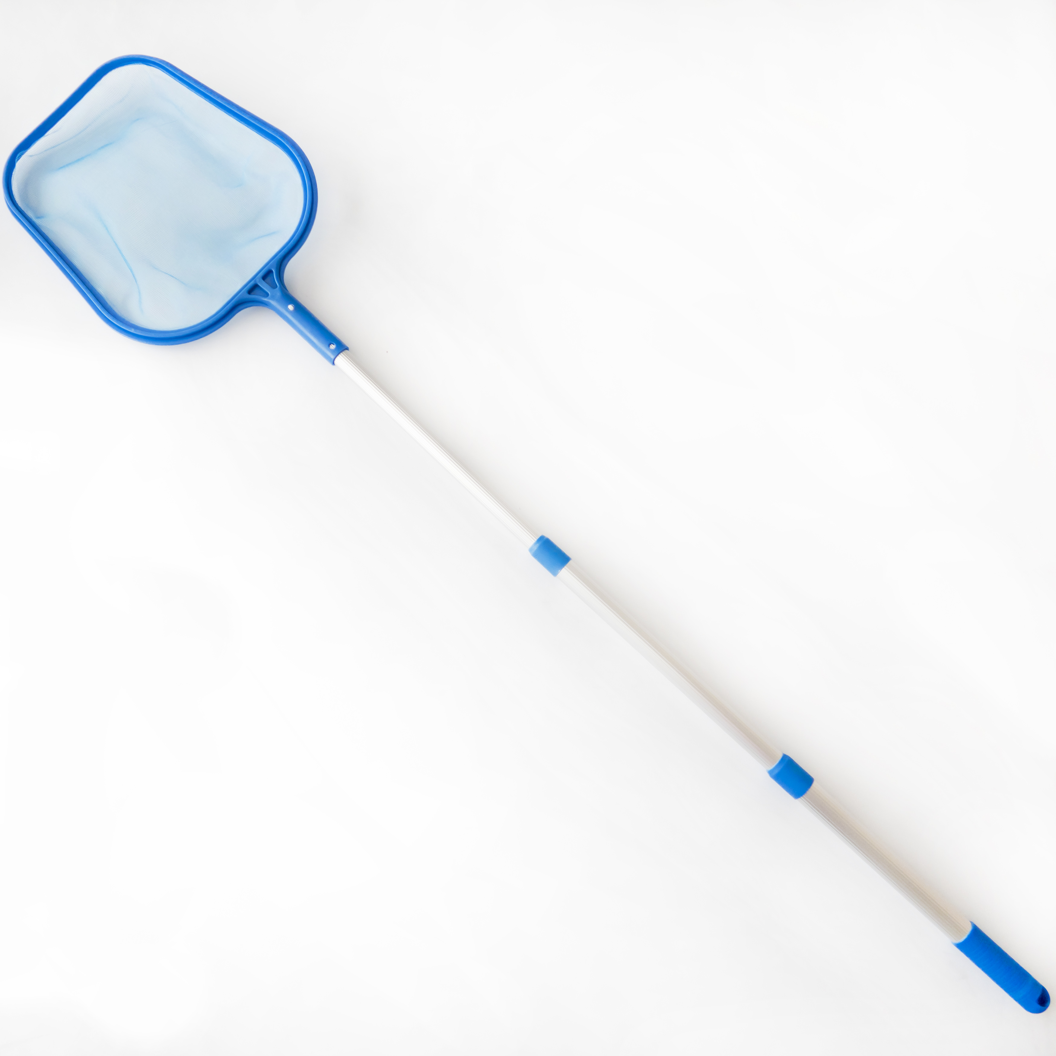 Laubkescher mit kurzer Teleskopstange